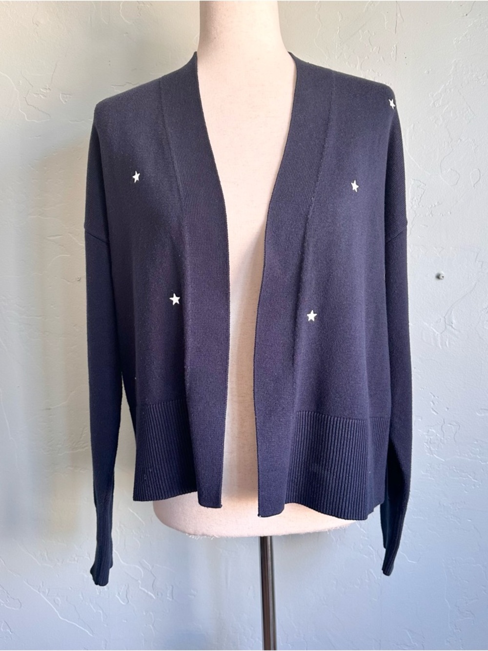 LOFT Women Preppy Summer Navy Open-Front Cardigan Embroidered Stars Medium EUC‎